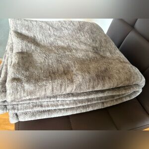 Cozy Gray Throw Blanket